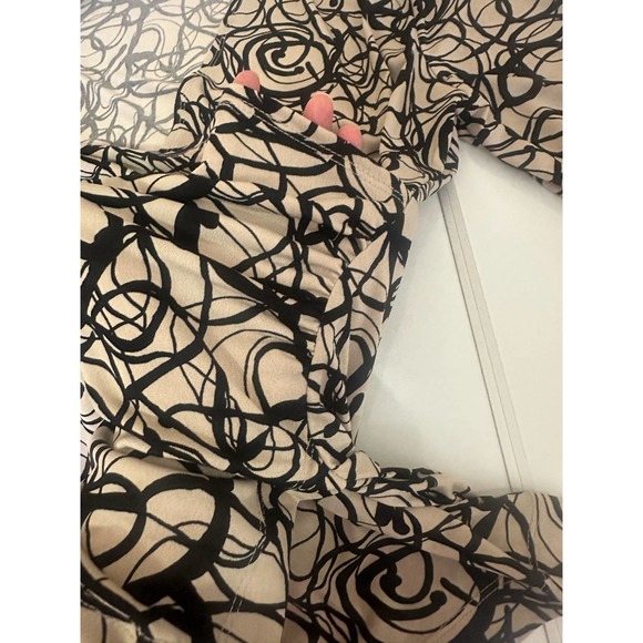 Women M Beige wrap style blouse water color abstract Susan Graver 3/4 sleeve - Picture 4 of 8